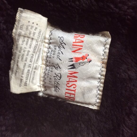 1960's rain cape, lined with faux fur interior, trench mac - Picture 2 of 4